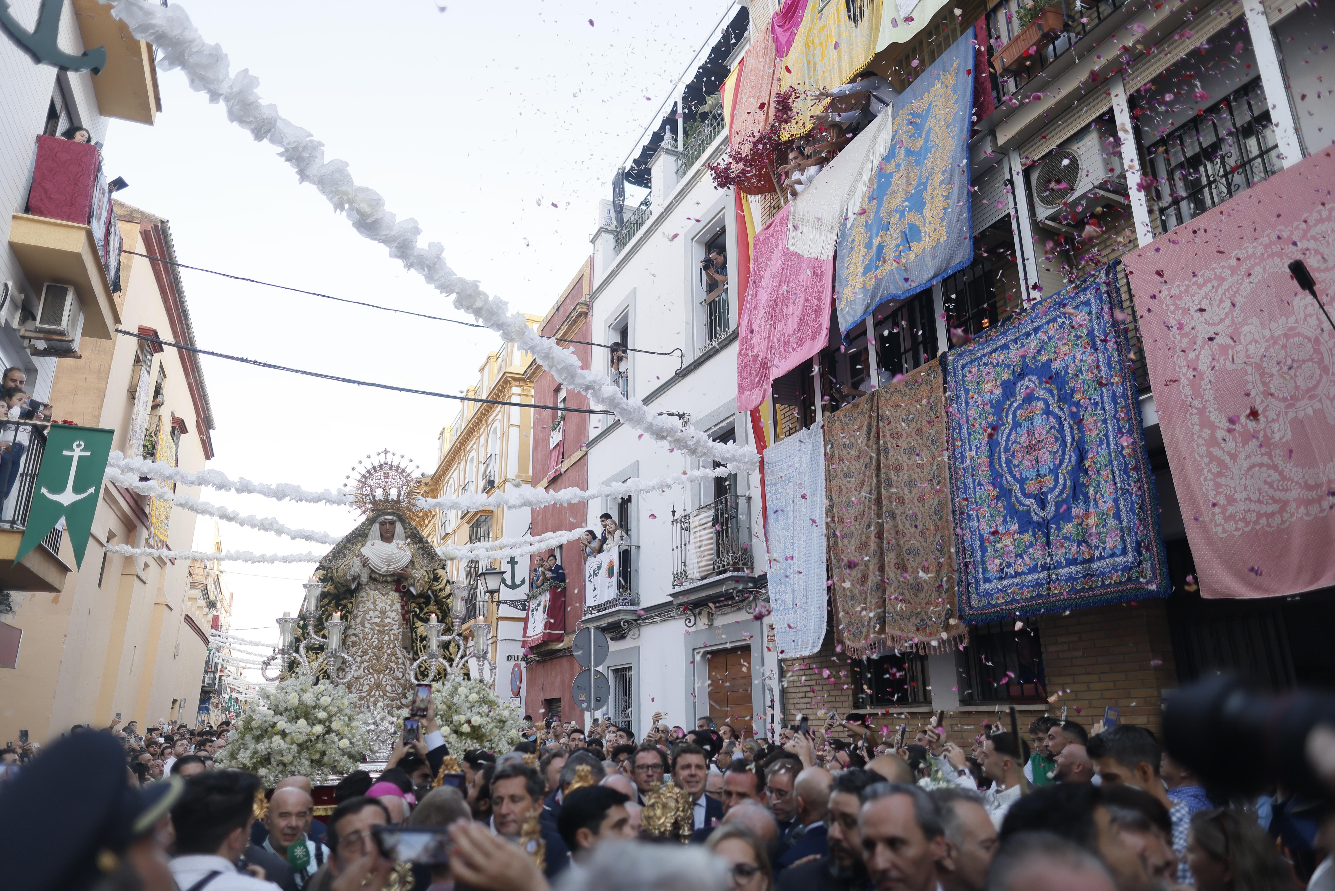 Nada más salir de la parroquia de Santa Ana
