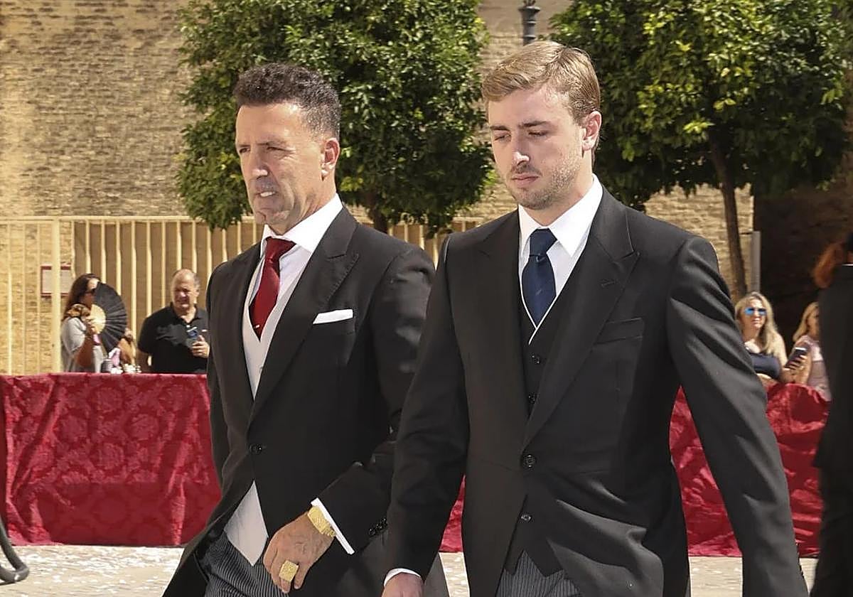 A la izquierda, Luis, el hijo del novio