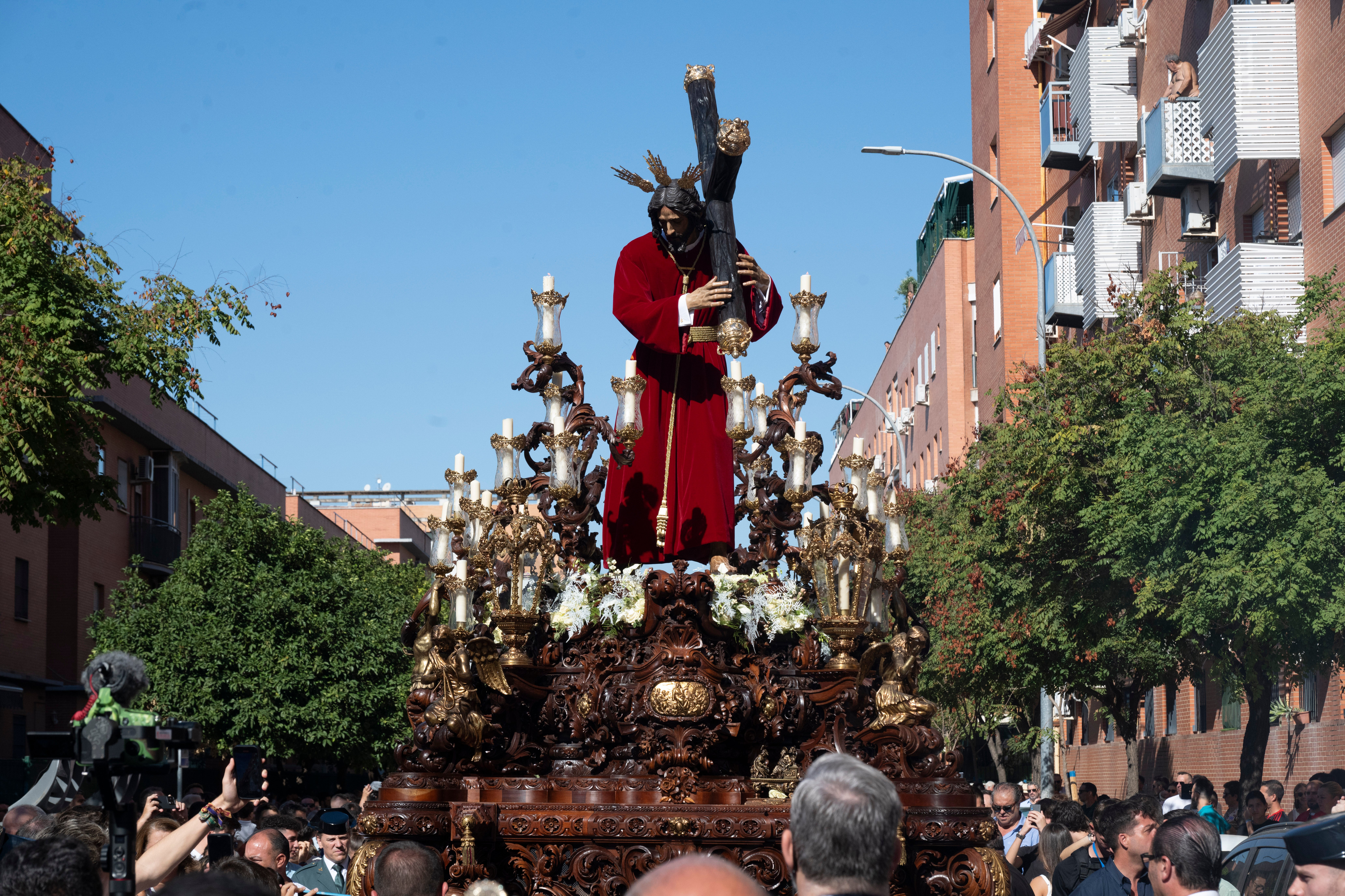 La procesión extraordinaria del Señor del Divino Perdón, en imágenes
