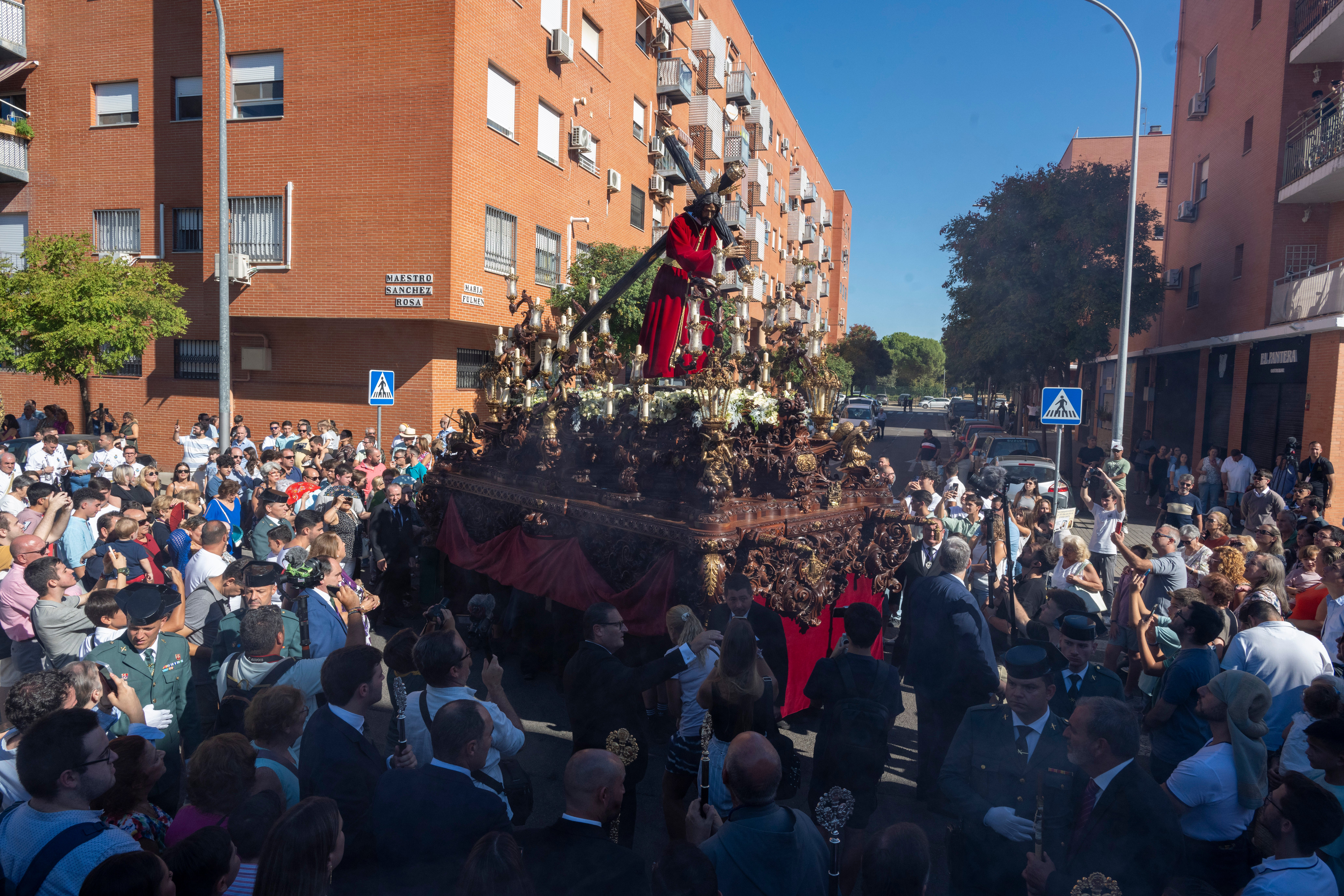 La procesión extraordinaria del Señor del Divino Perdón, en imágenes