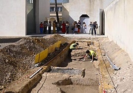 La rehabilitación de la sede del IAPH comienza con los trabajos arqueológicos previos en el Claustro de Legos