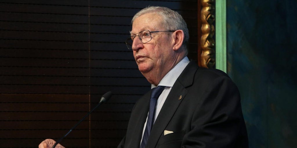 Francisco Vélez: «Se podría conseguir un tiempo importante adelantando la Madrugada»