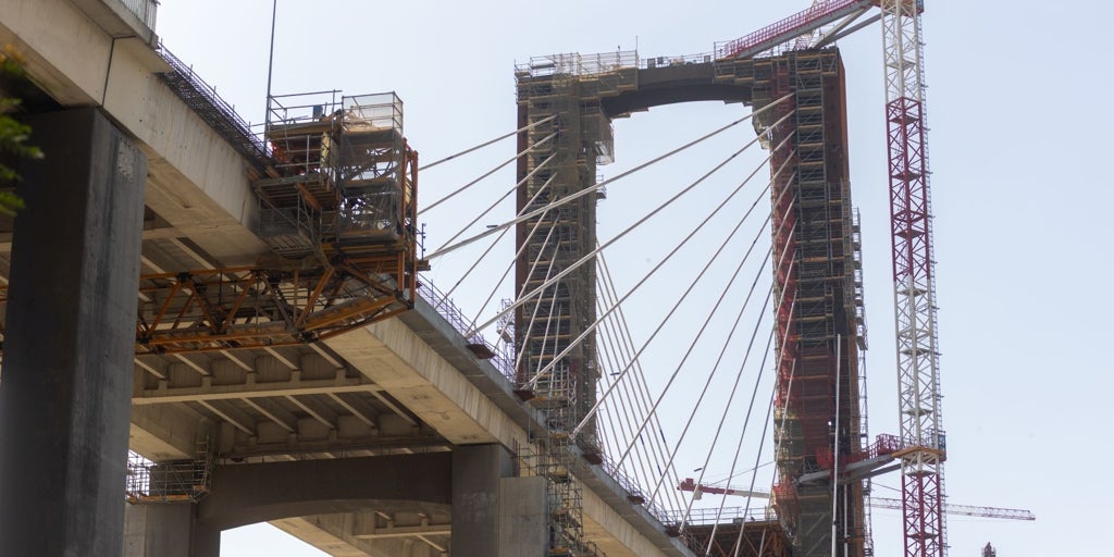 El Puente del Centenario de Sevilla se cortará al tráfico esta noche