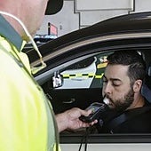 La DGT revela qué bebidas dan más positivo en un control de alcoholemia