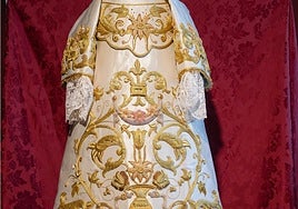 San Pablo estrena nueva saya bordada para la Virgen del Rosario