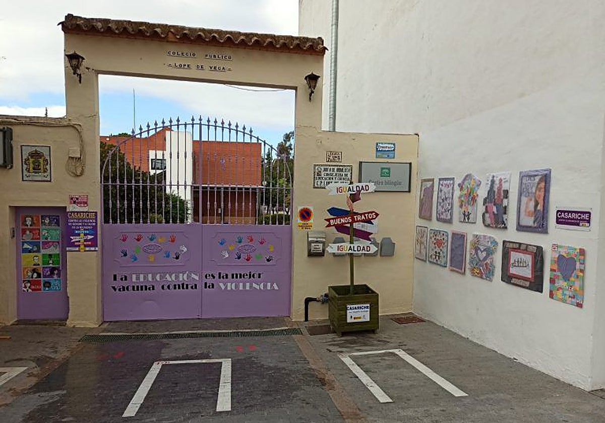 Puerta del Colegio Lope de Vega de Casariche