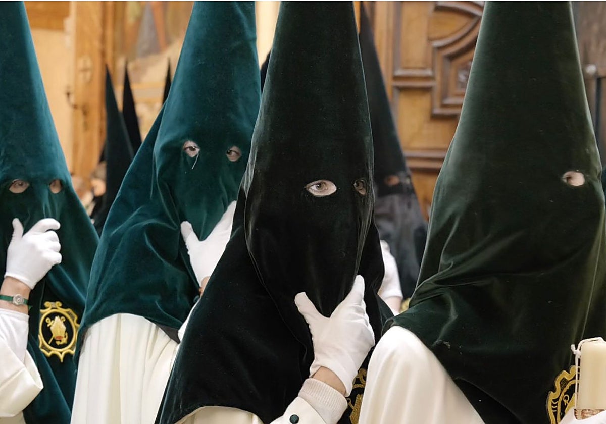 Nazarenos de la Macarena en la Madrugada