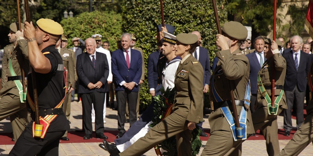 Las Fuerzas Armadas conmemoran la Fiesta Nacional en Sevilla con un acto militar en la Capitanía General