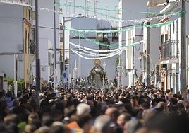 Más de 650 personas llenarán varios autobuses para ver el domingo a la Esperanza de Triana en el Polígono Sur