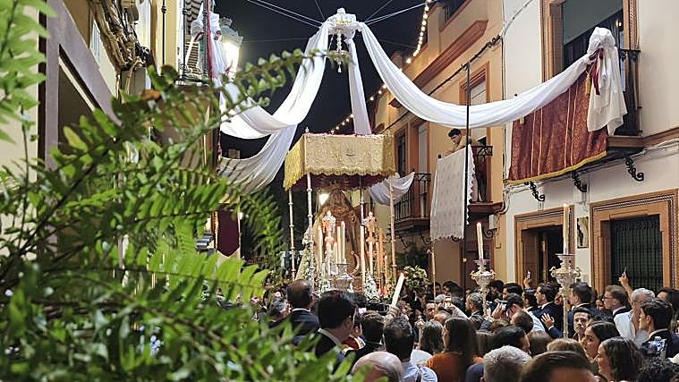 La dolorosa en uno de sus traslados de las últimas semanas