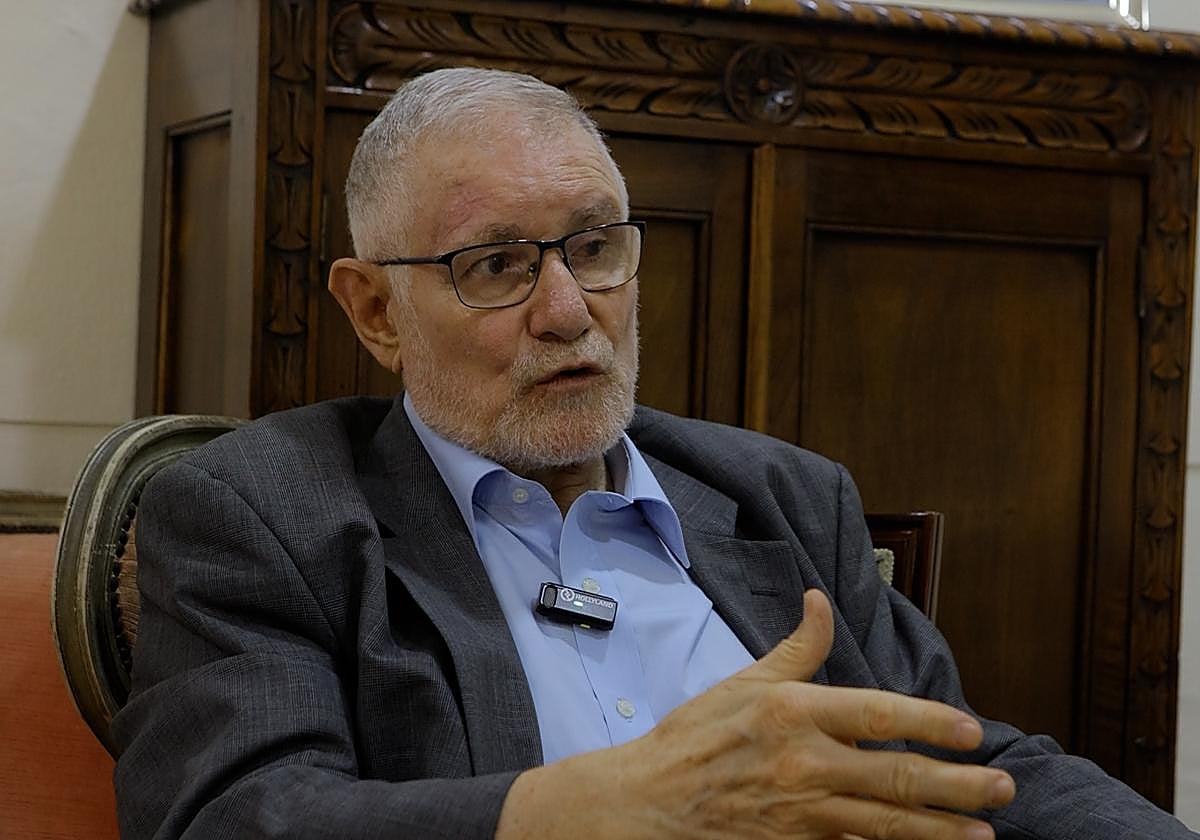 Juan Antonio Yáñez-Barnuevo durante la entrevista