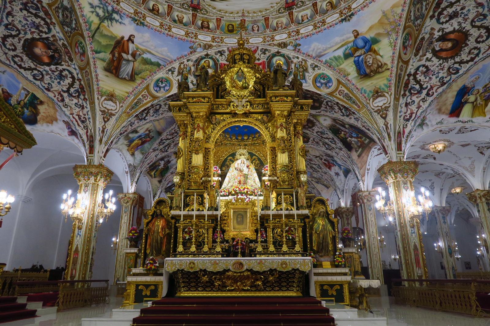 La extravagante jornada de ‘puertas abiertas’ en la secta del Palmar de Troya, en imágenes