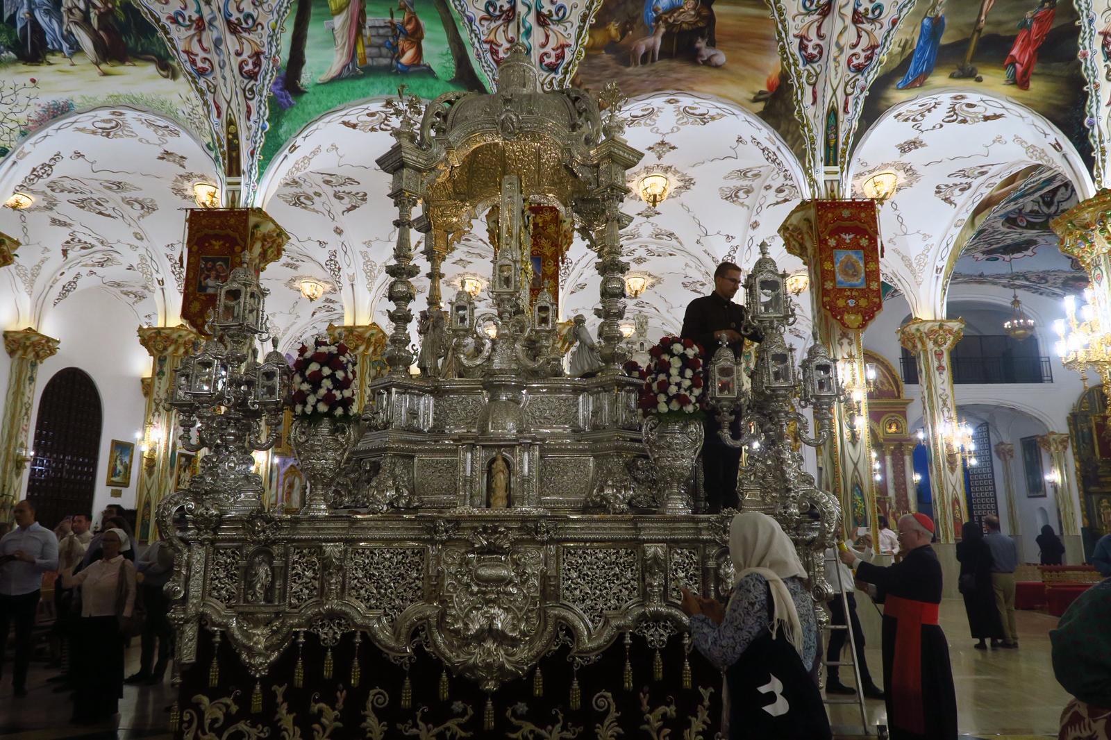 La extravagante jornada de ‘puertas abiertas’ en la secta del Palmar de Troya, en imágenes