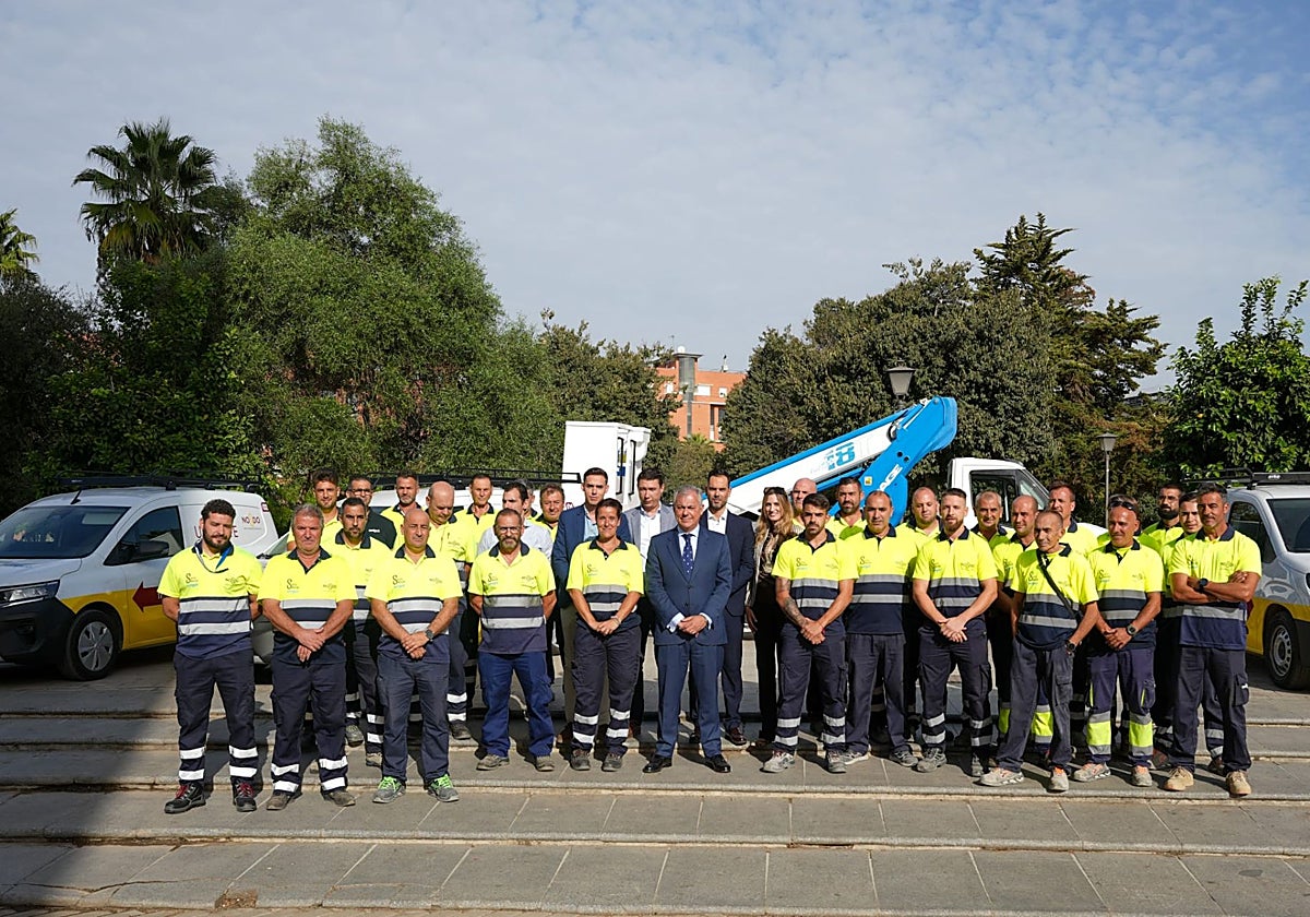 José Luis Sanz con los operarios de REUR 72