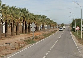 Muere el conductor de un coche tras salirse de la carretera y chocar contra un muro en Marchena
