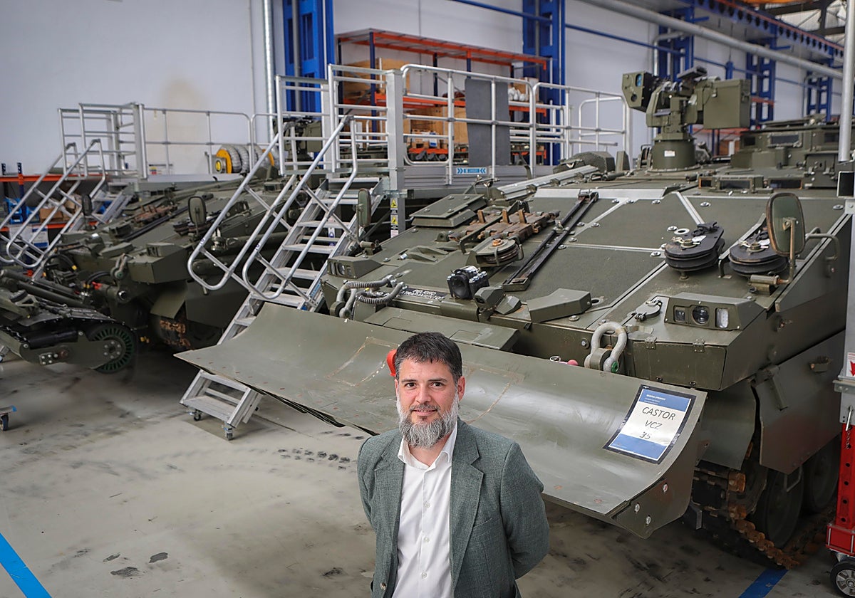 Plácido Puentedura, director de la fábrica de Santa Bárbara Sistemas de Alcalá de Guadaíra