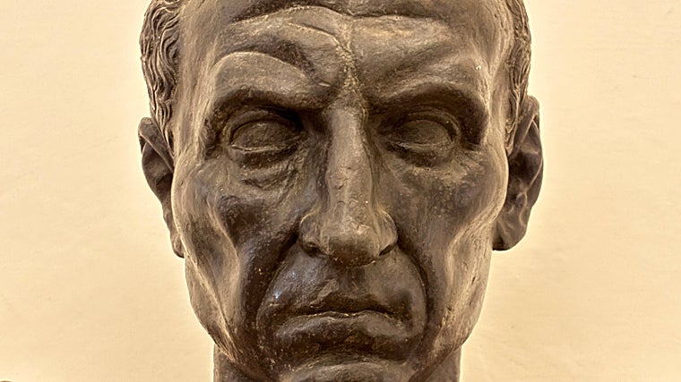 Busto de Julio César en el Museo Nazionale Romano (Palazzo Altemps, Roma). A él se atribuye la concesión del rango colonial a Hispalis, que desde entonces llevó el nombre de Colonia Iulia Romula Hispalis