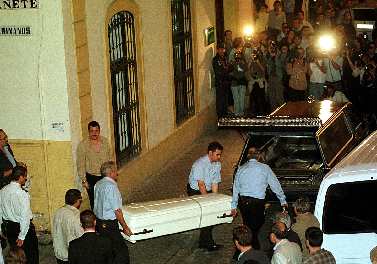 El féretro de Muñoz Cariñanos, en la calle Jesús del Gran Poder