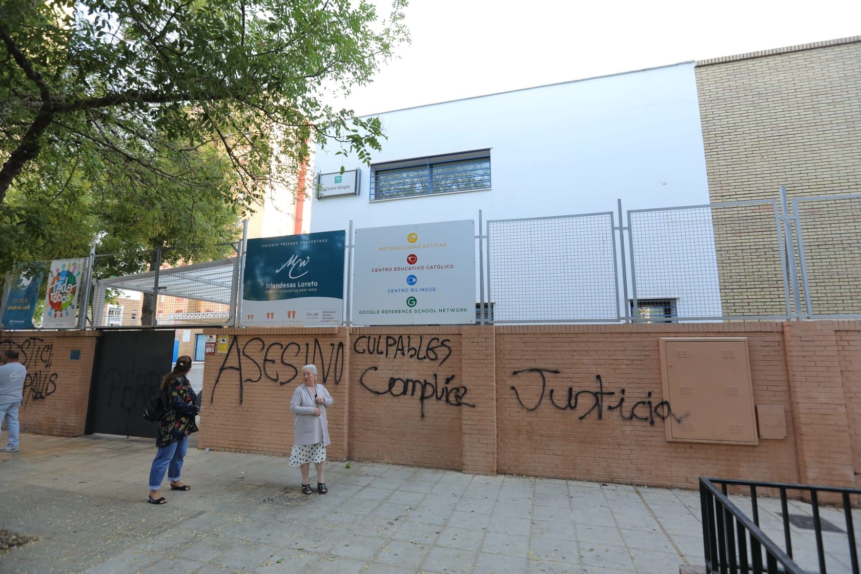 Concentración por Sandra cerca del centro Irlandesas de Loreto