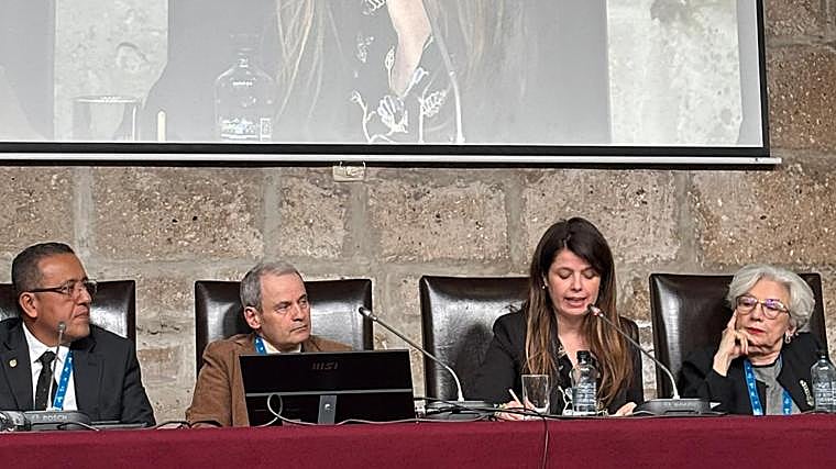 Lola Pons, durante su ponencia