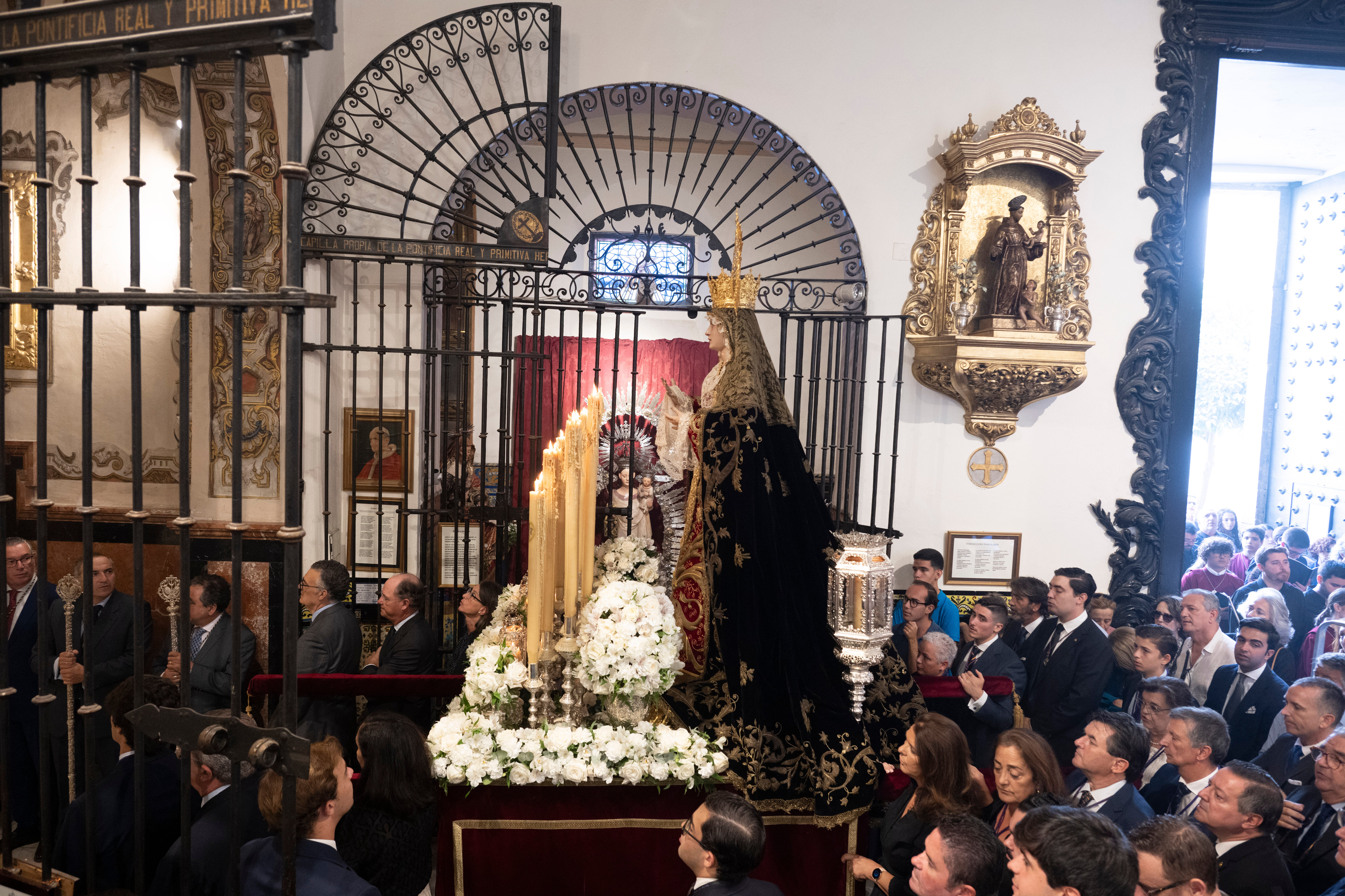 El traslado de regreso de la Virgen de los Dolores de las Penas, en imágenes