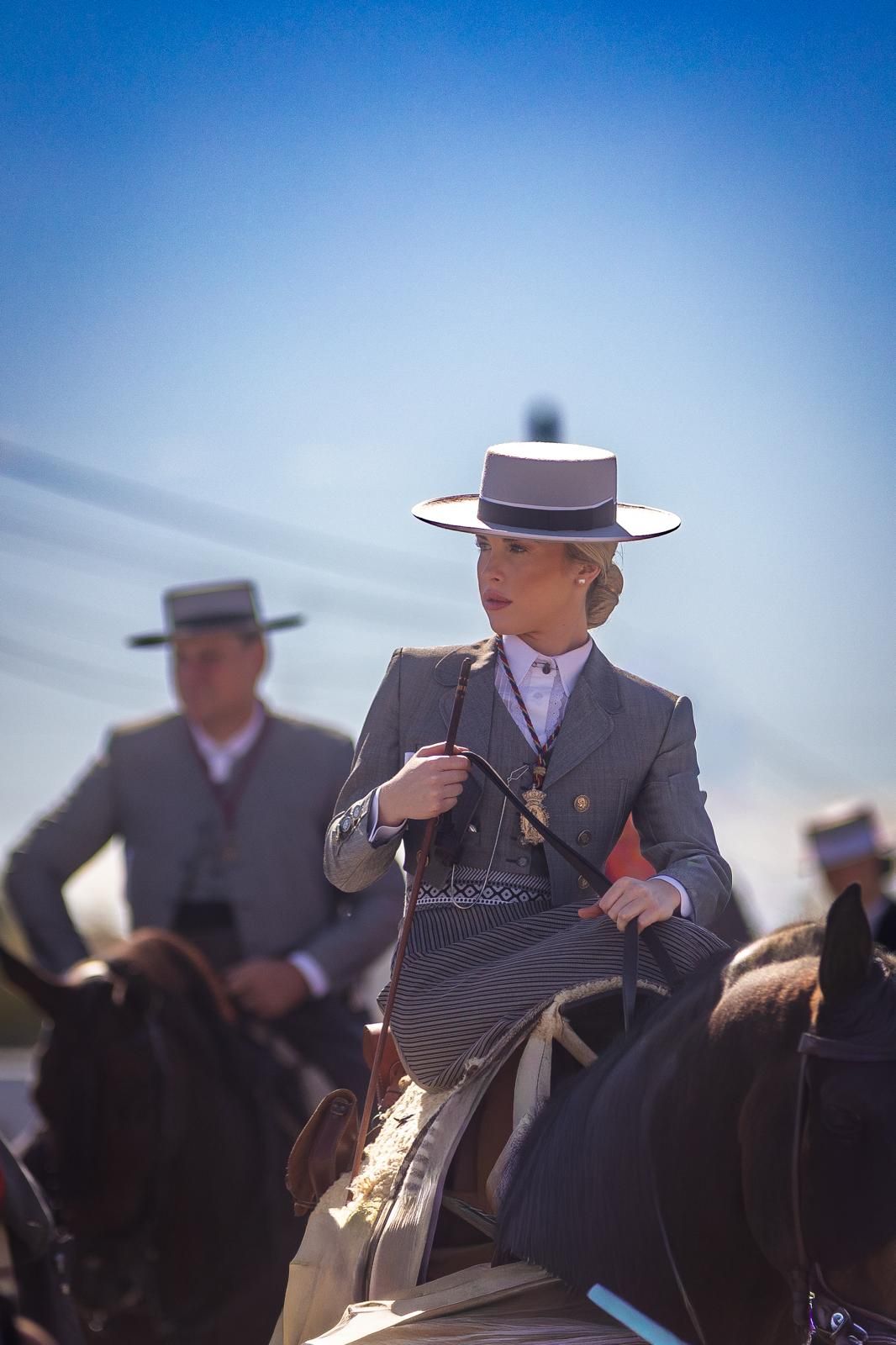 Dos Hermanas acompaña a la Virgen de Valme en su Romería