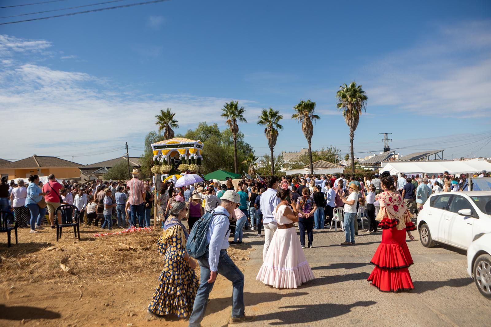 Dos Hermanas acompaña a la Virgen de Valme en su Romería