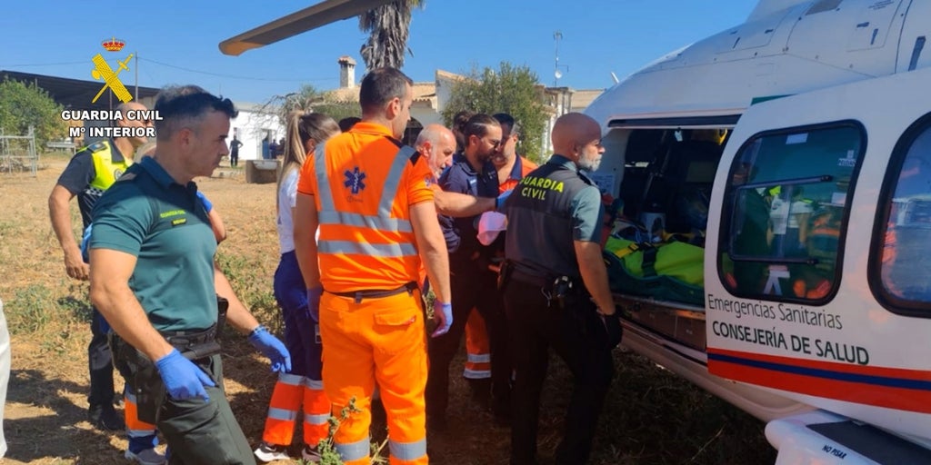 La Guardia Civil salva la vida a un hombre tras sufrir un ictus en Villamanrique que tuvo que ser trasladado en helicóptero