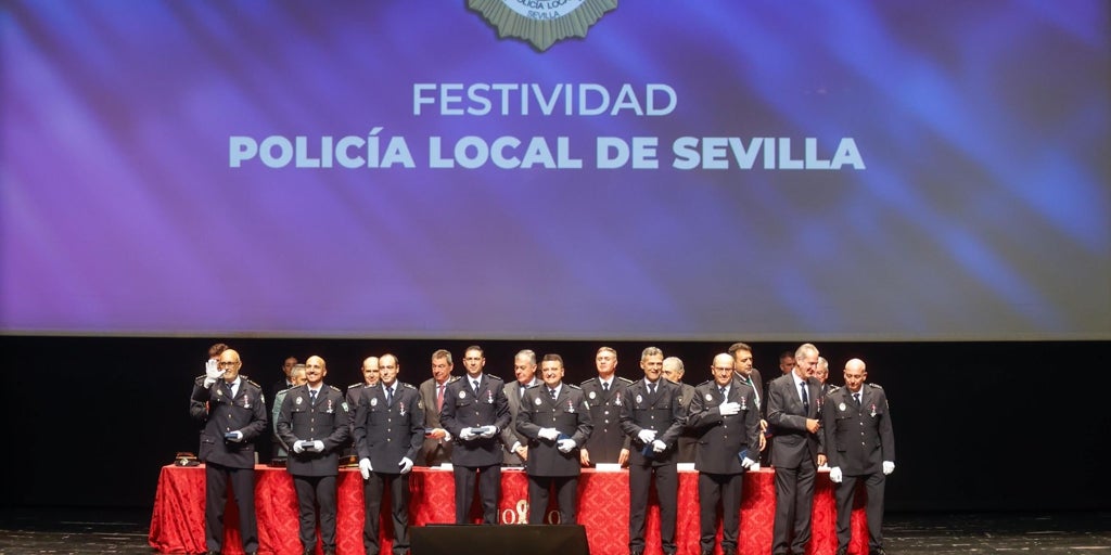 MÉRITO O NEGOCIO: ¿QUIÉN SE GANA LAS MEDALLAS DE LA POLICÍA LOCAL DE SEVILLA?