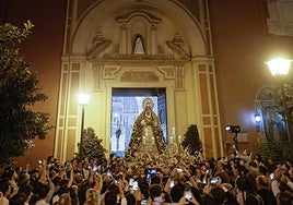 La Esperanza cruzó 63 años después el dintel de San Jacinto entre multitudes