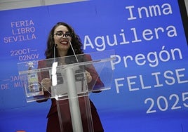 Inma Aguilera, durante la inauguración de la Feria del Libro de Sevilla: «Málaga es mi madre, y Sevilla, mi amante»