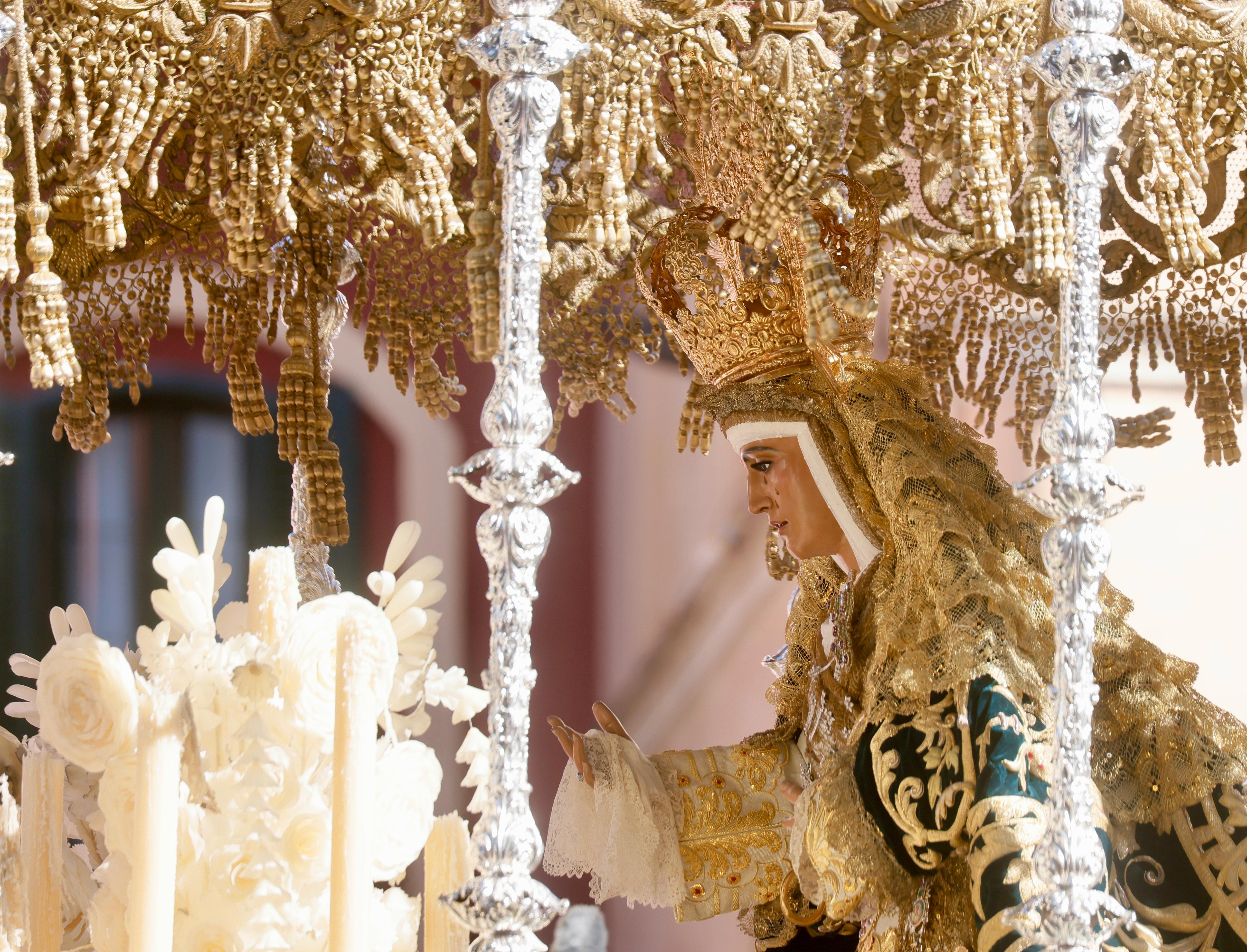 En imágenes, el traslado de la Esperanza de Triana a la Catedral