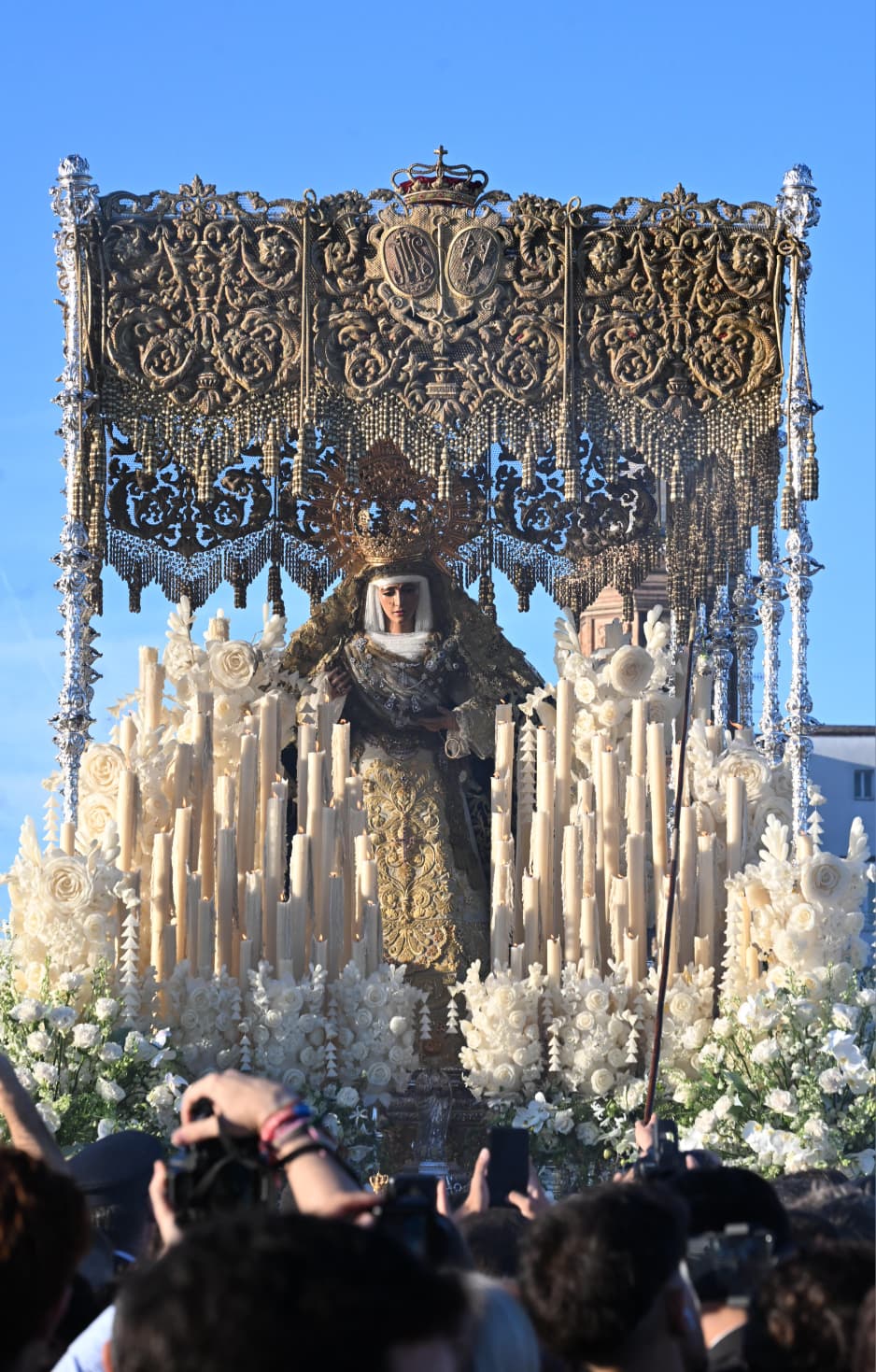 En imágenes, el traslado de la Esperanza de Triana a la Catedral