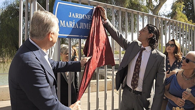 Los jardines del Muelle Camaronero llevan el nombre de María Jiménez dos años después de la muerte de la artista