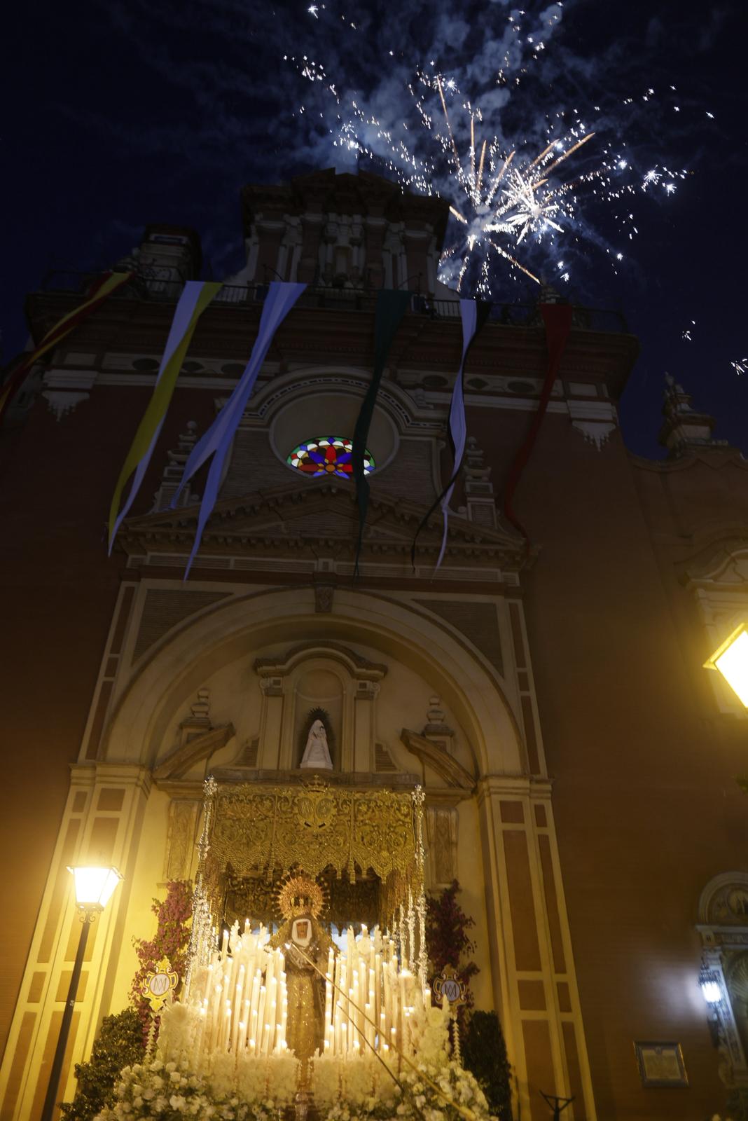 En imágenes, el traslado de la Esperanza de Triana a la Catedral