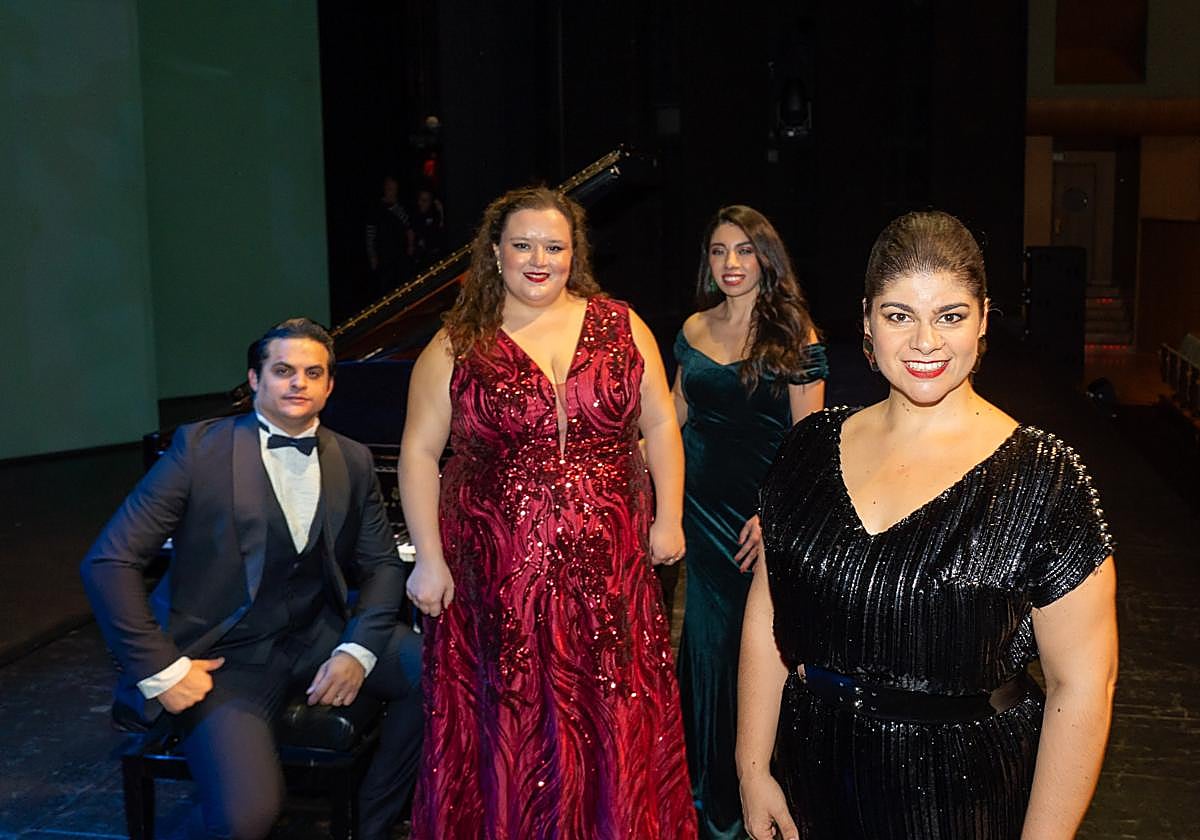 Rita Marques, primera por la derecha, y el resto de intérpretes premiados