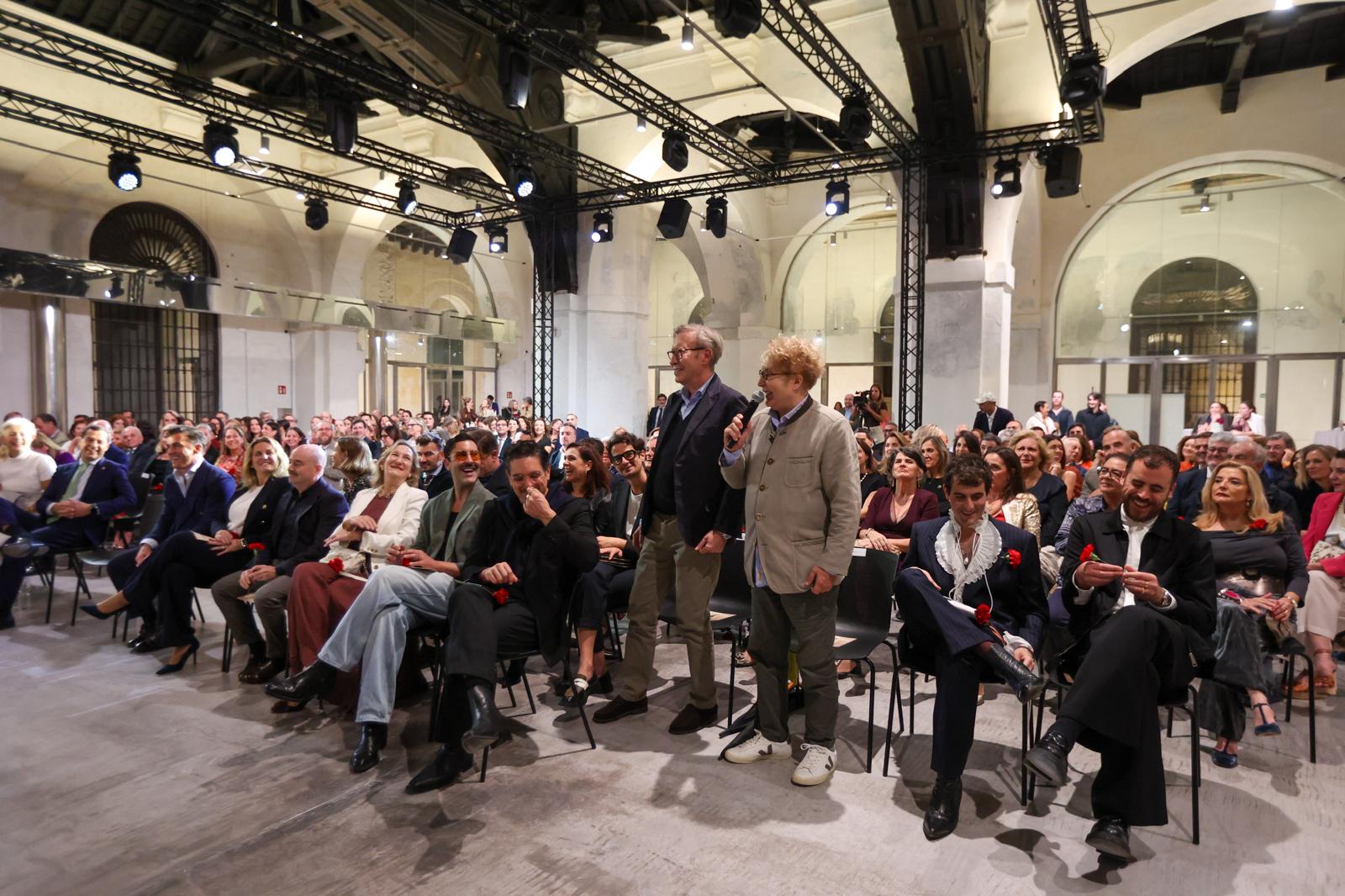 Victorio & Lucchino interviniendo en presentación
