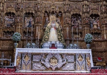 La Esperanza de Triana recibe culto por primera vez en el retablo mayor de la Catedral de Sevilla