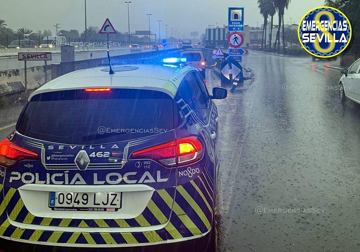 Retenciones por inundaciones en varios túneles en Sevilla