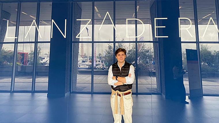 Antonio Medina, CEO y fundador de Packar, a las puertas de las instalaciones de Lanzadera