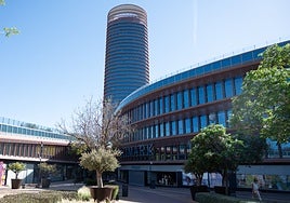 Que centros comerciales abren en Sevilla el 1 de noviembre: estos son los horarios