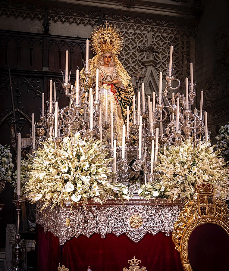 La Esperanza remata la misión con una procesión de gloria de la Catedral a Triana