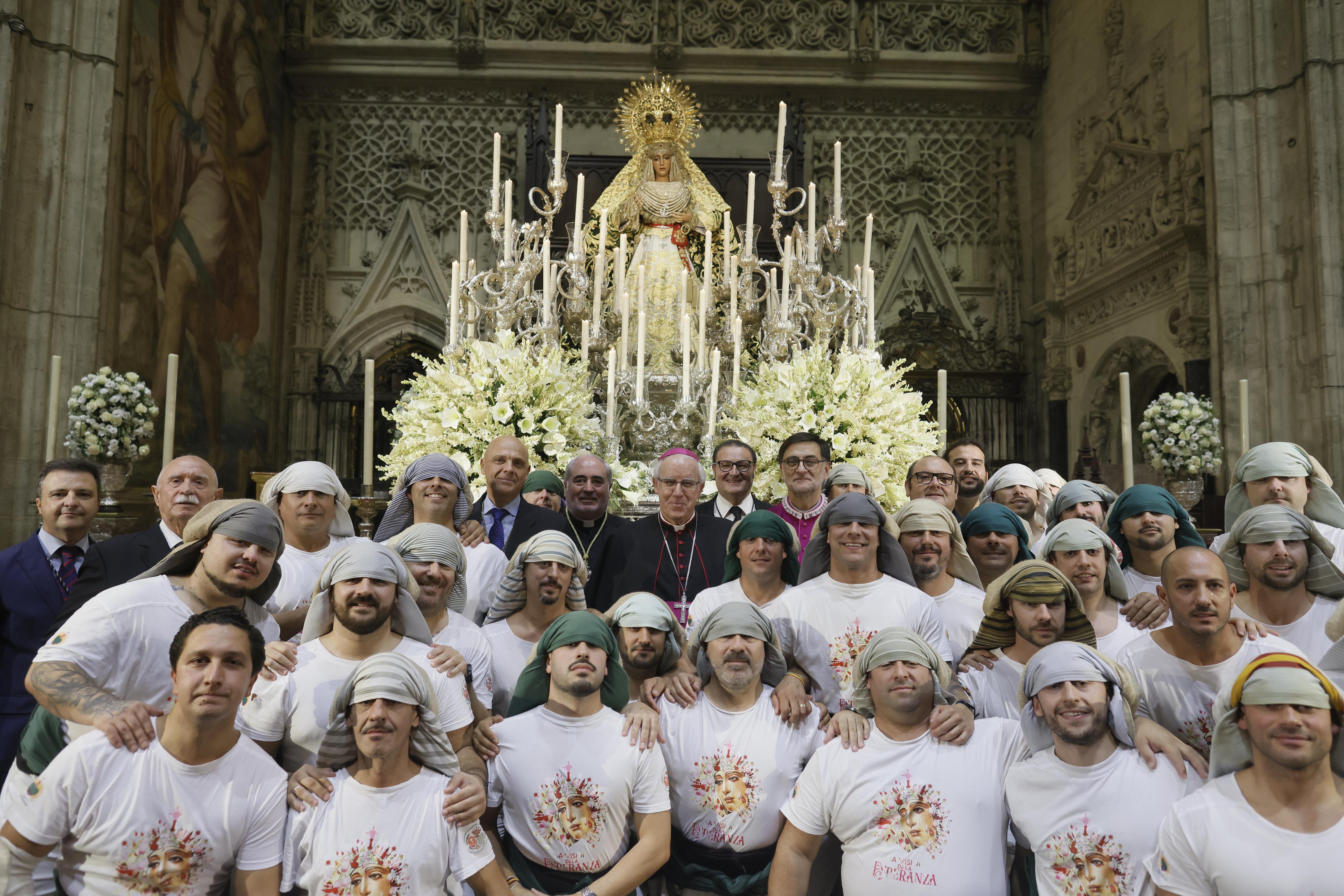 El final de la misión de la Esperanza de Triana, en imágenes