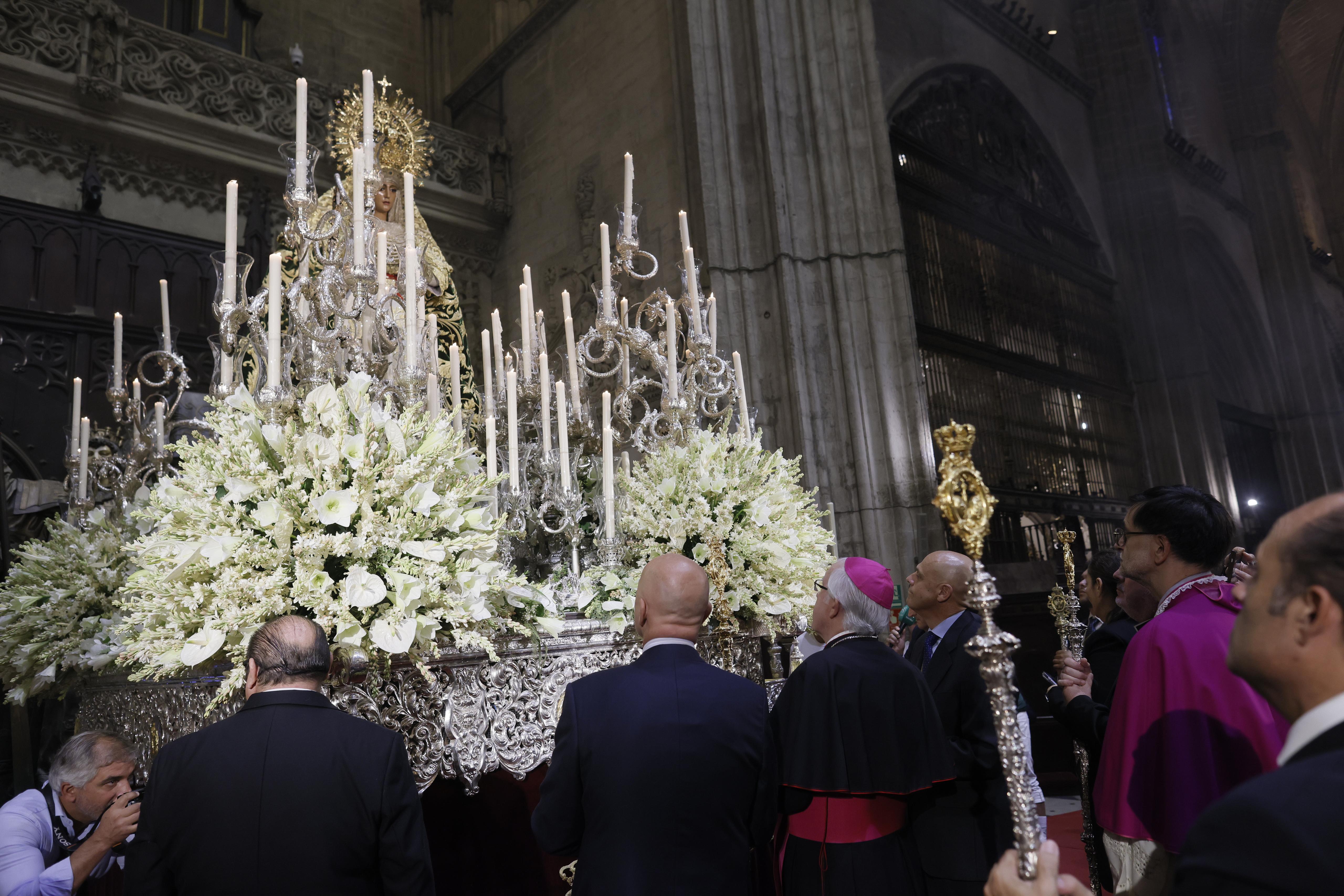 El final de la misión de la Esperanza de Triana, en imágenes