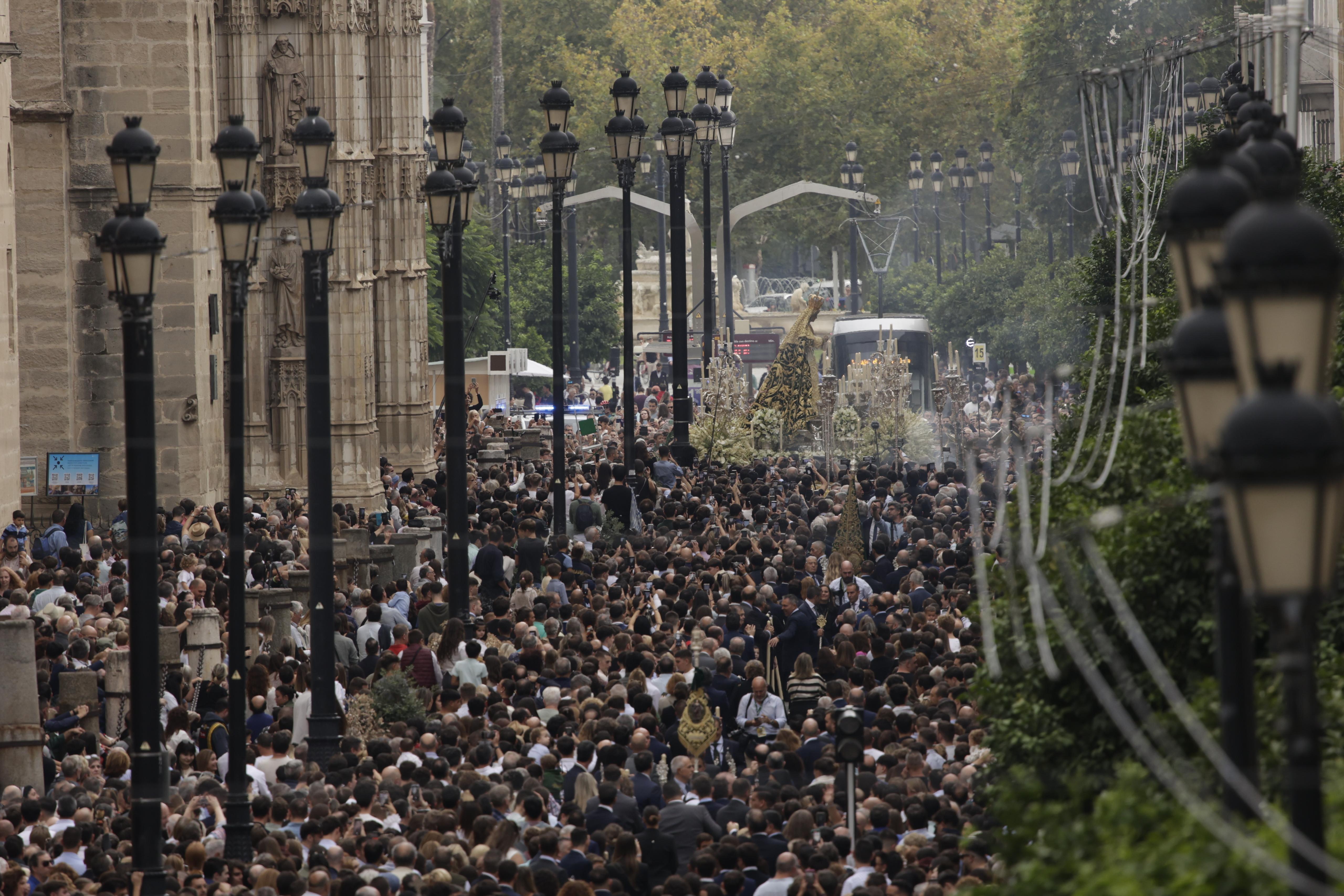 El final de la misión de la Esperanza de Triana, en imágenes