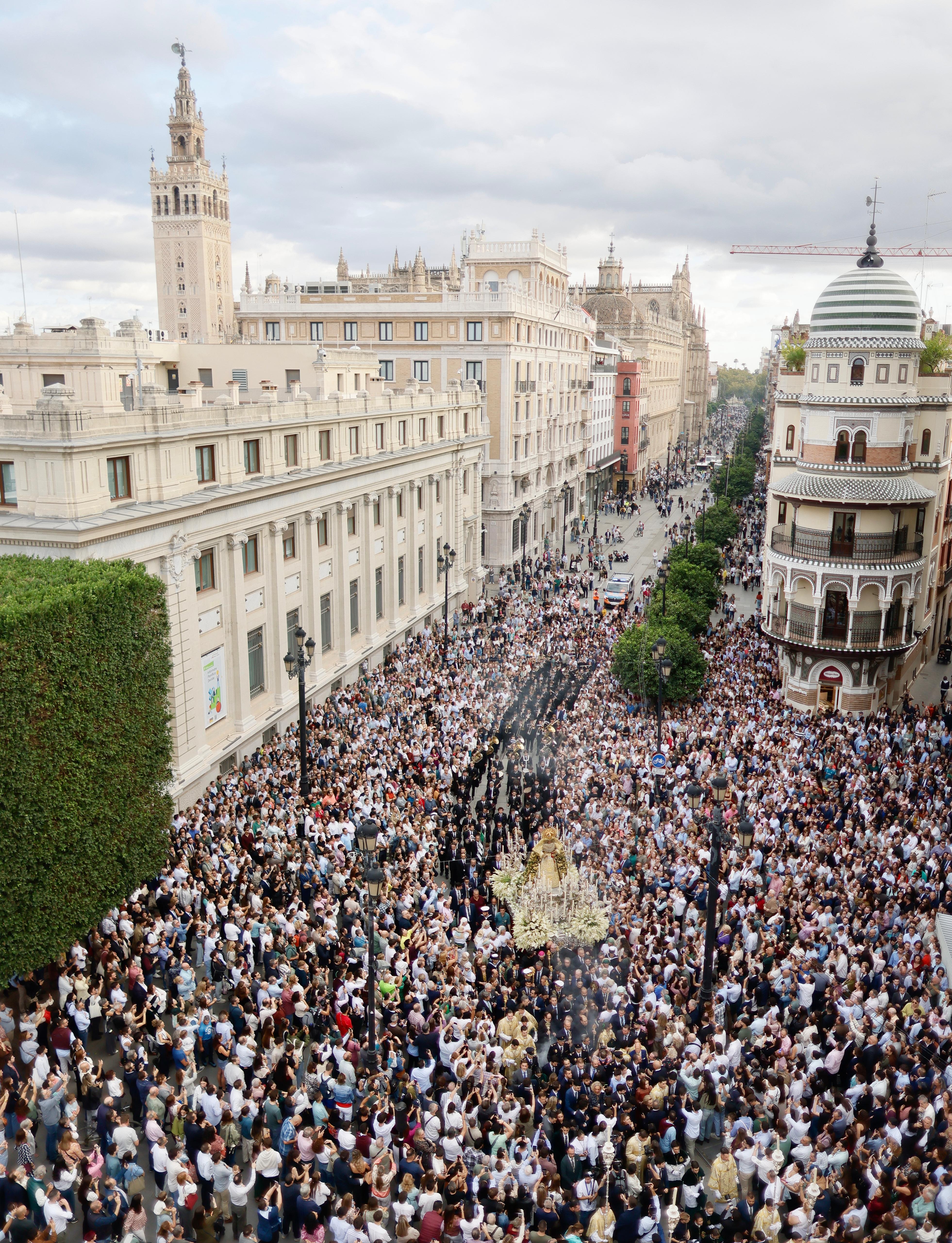 El final de la misión de la Esperanza de Triana, en imágenes