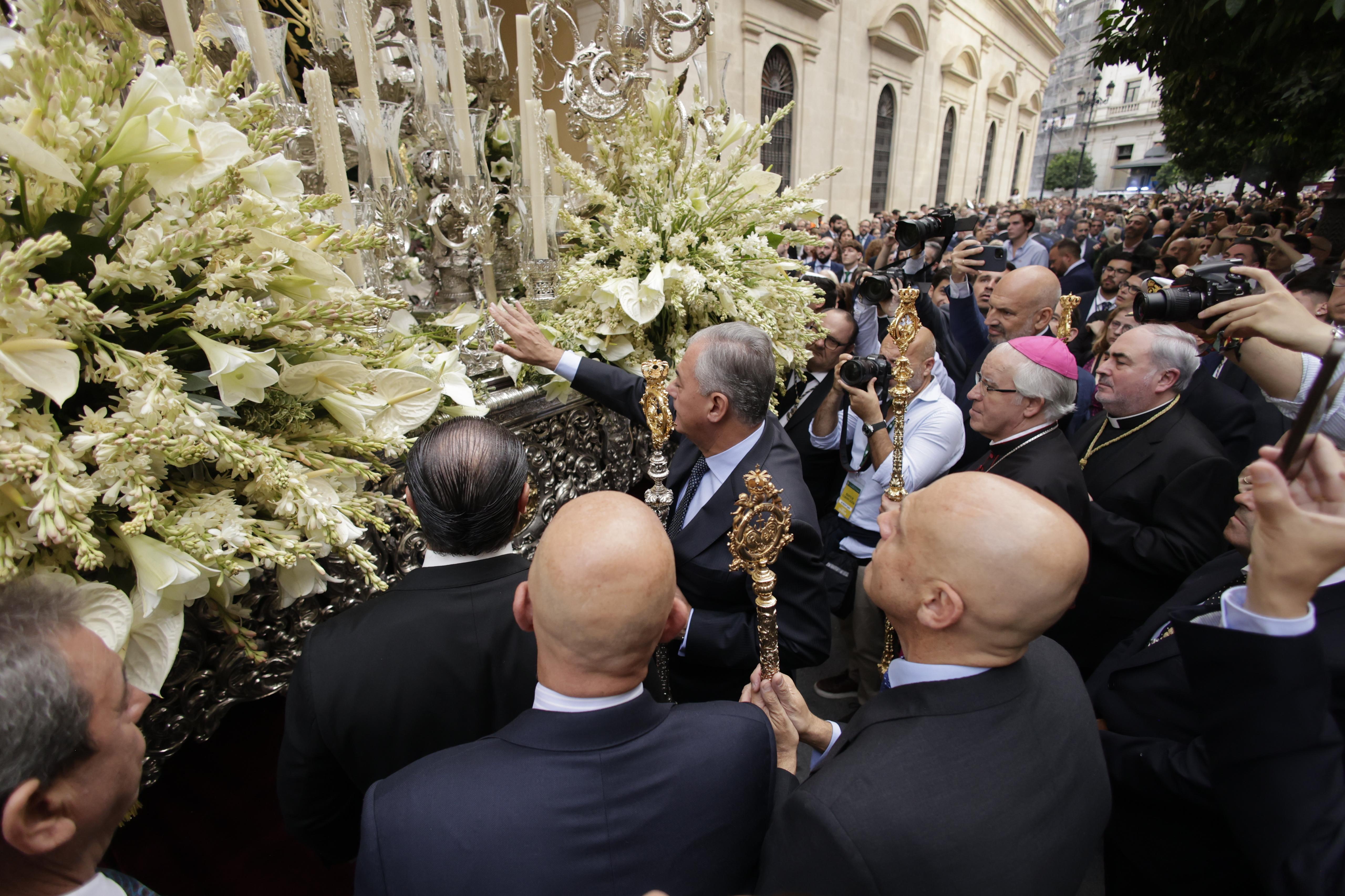 El final de la misión de la Esperanza de Triana, en imágenes