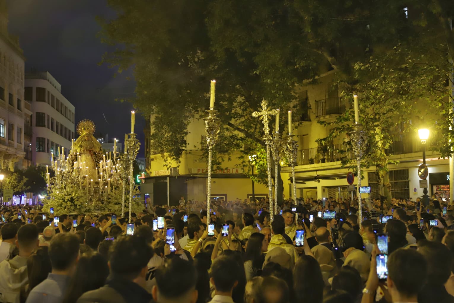 El final de la misión de la Esperanza de Triana, en imágenes