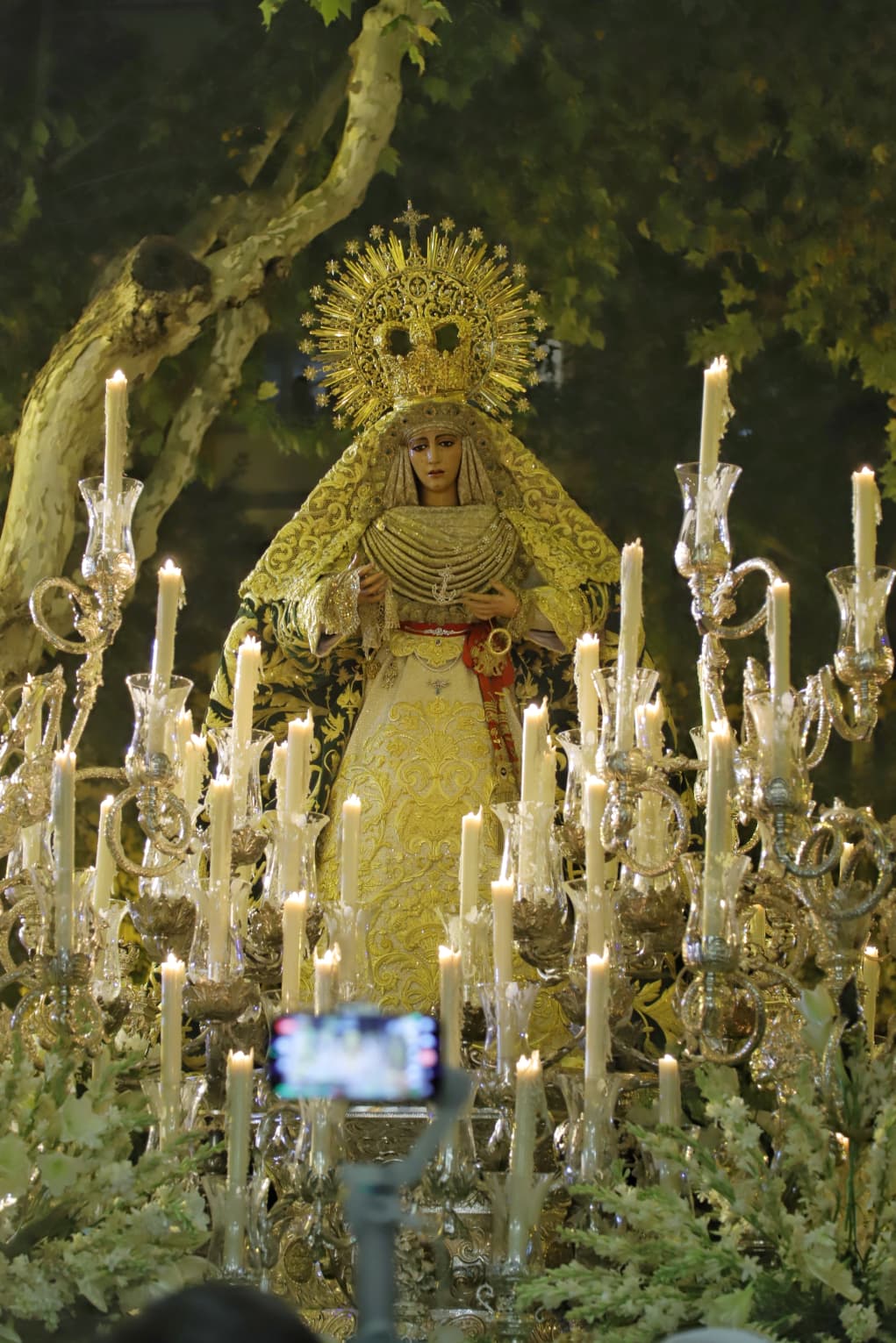 El final de la misión de la Esperanza de Triana, en imágenes