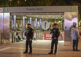 El dispositivo de la Policía Nacional de la noche de Halloween en Sevilla, en imágenes